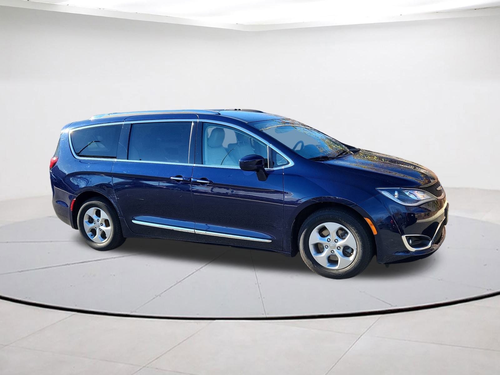 2017 Chrysler Pacifica Touring-L Plus's photo