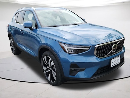 2023 Volvo XC40 B5 AWD Plus Bright SUV