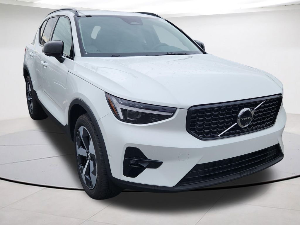 2026 Volvo XC40 B5 Plus Dark AWD's photo