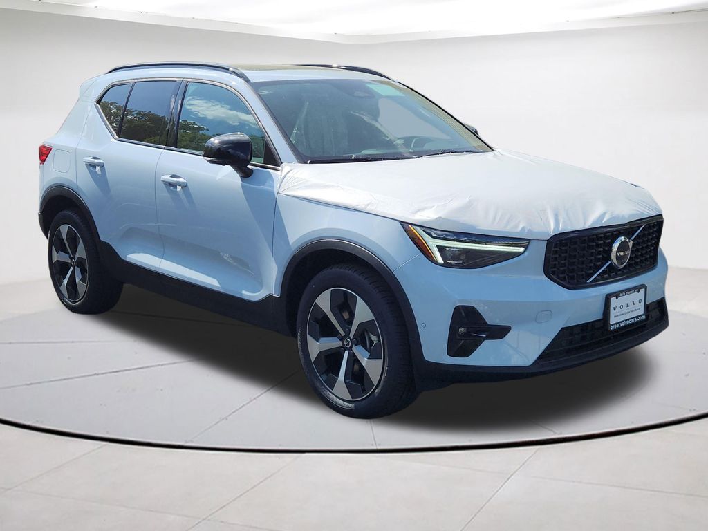 2026 Volvo XC40 B5 Plus Dark AWD's photo