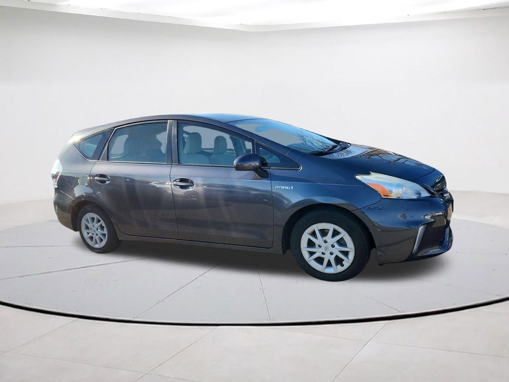 2013 Toyota Prius v Five