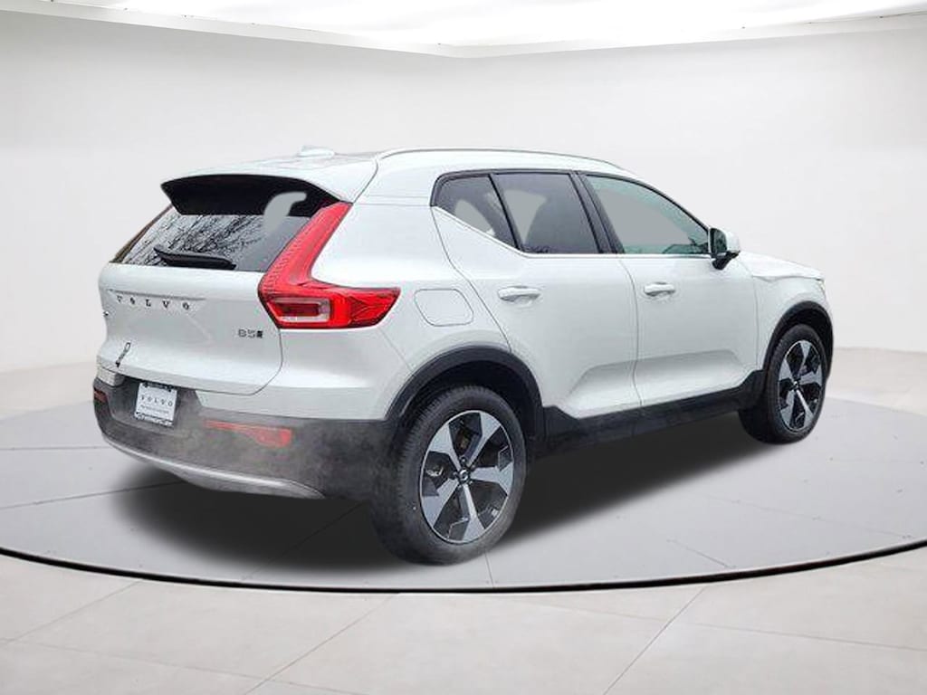 New 2025 Volvo XC40 B5 Plus Bright Theme SUV