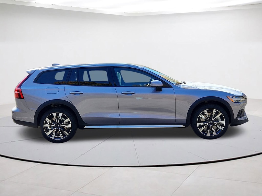 New 2026 Volvo V60 Cross Country B5 Ultra Wagon