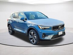2025 Volvo XC40 B5 Ultra Bright Theme SUV