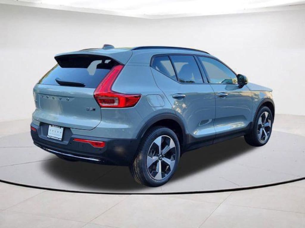 New 2026 Volvo XC40 B5 Plus SUV