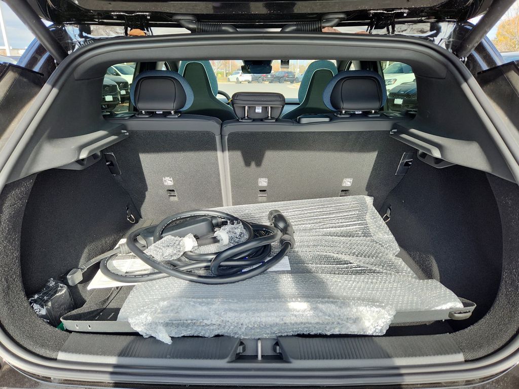 2025 Volvo EX30 Plus - Photo 6