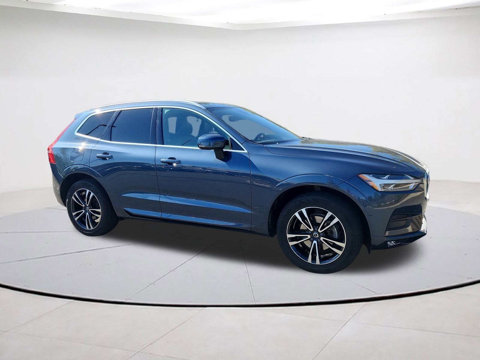 2021 Volvo XC60 Momentum's photo