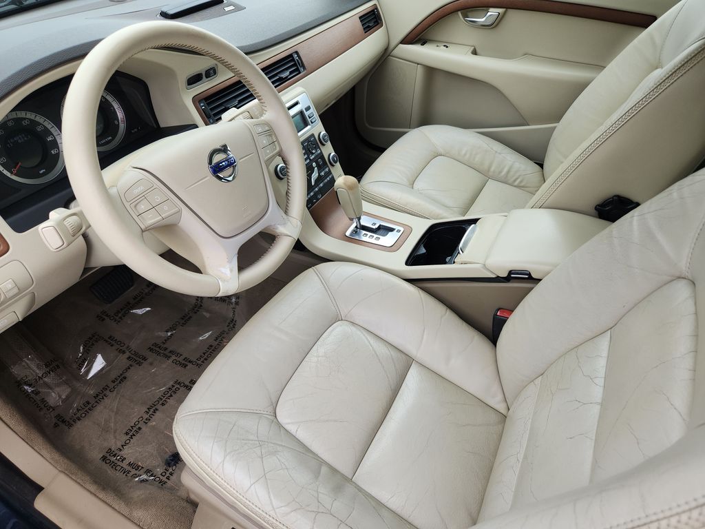 Used 2010 Volvo XC70 3.2 with VIN YV4960BZ1A1078197 for sale in Falls Church, VA