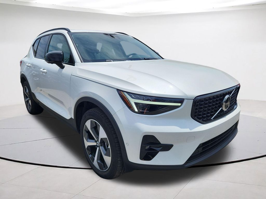 2025 Volvo XC40 B5 Plus Bright AWD's photo