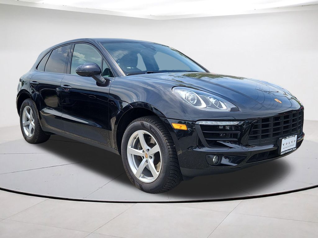 2018 Porsche Macan -'s photo