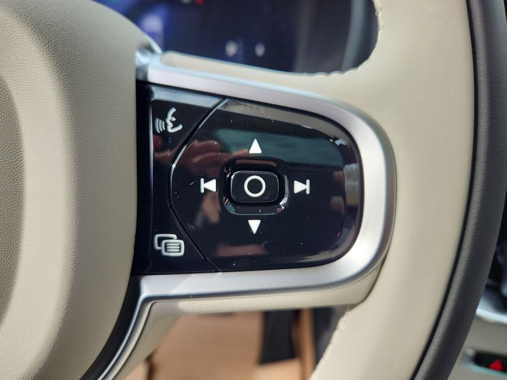 2026 Volvo XC90 Ultra - Photo 15