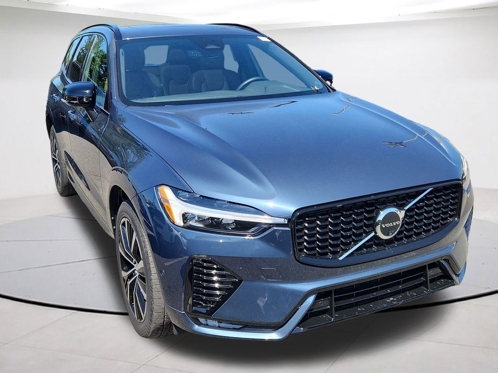 2024 Volvo XC60 B5 Plus Dark Theme AWD's photo