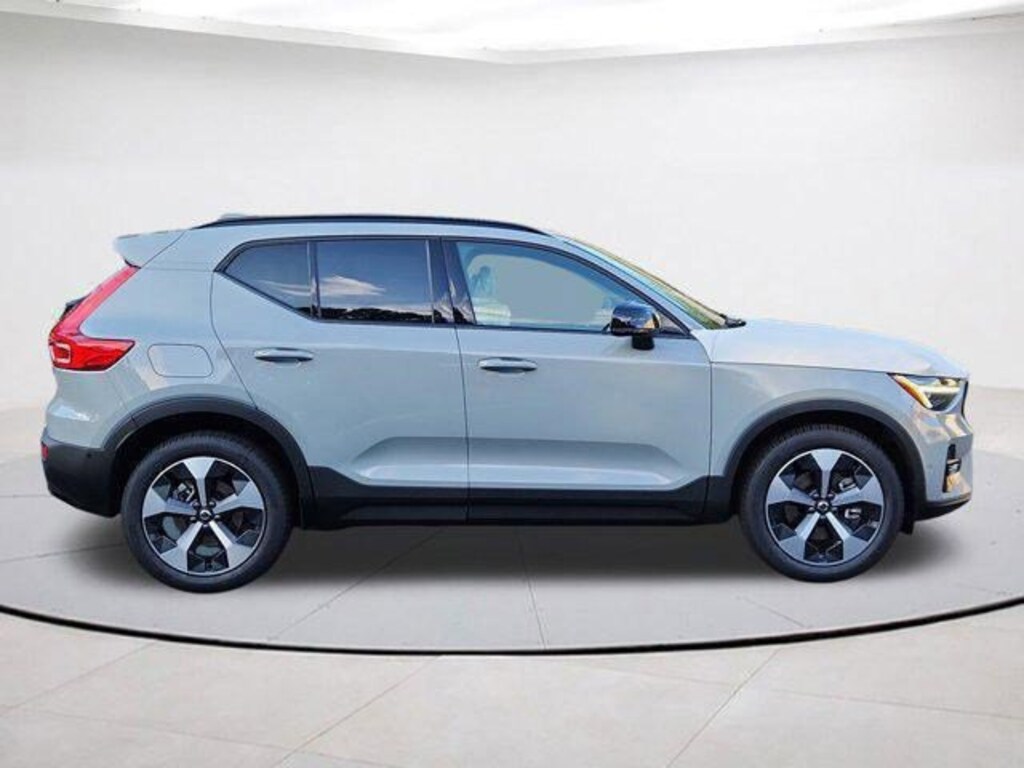 New 2026 Volvo XC40 B5 Plus SUV