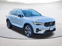 2025 Volvo XC40 B5 Ultra Dark Theme AWD SUV