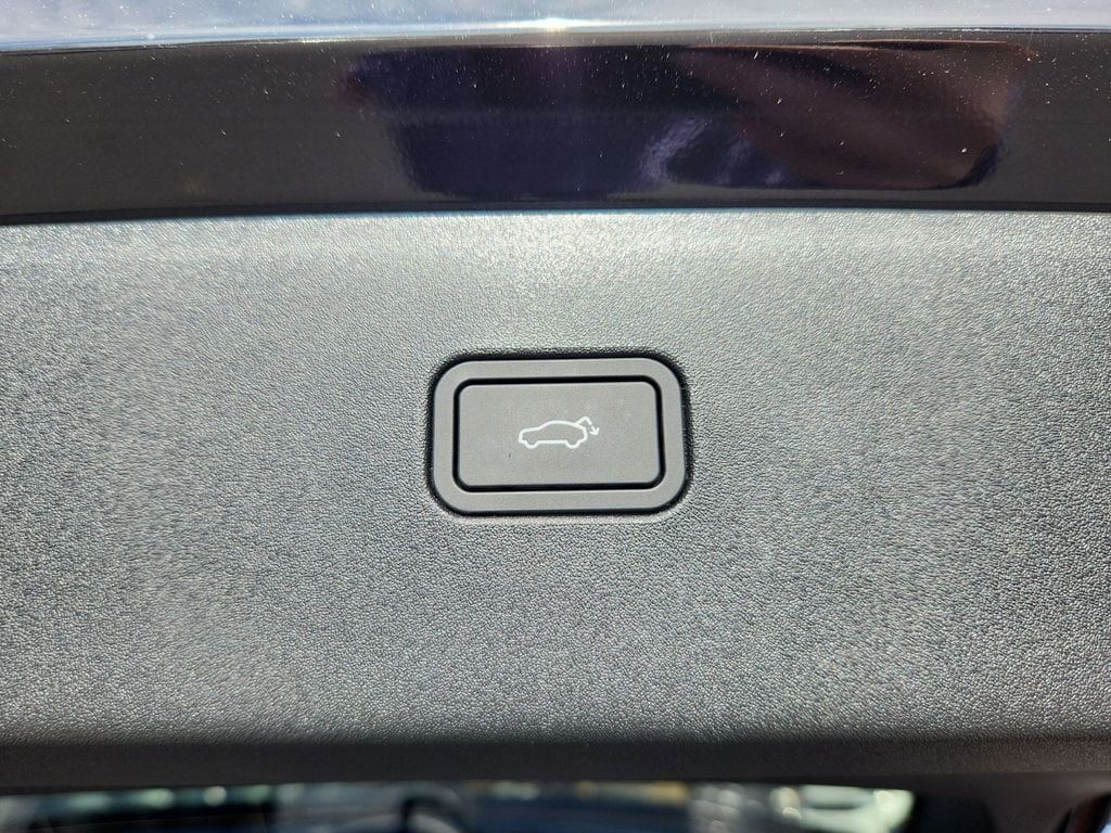 2025 Volvo EX30 Plus - Photo 7