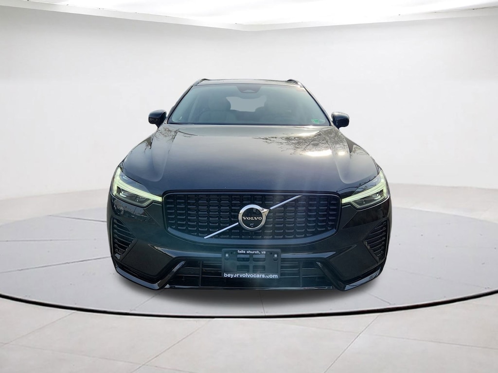 New 2025 Volvo XC60 plug-in hybrid T8 Plus SUV