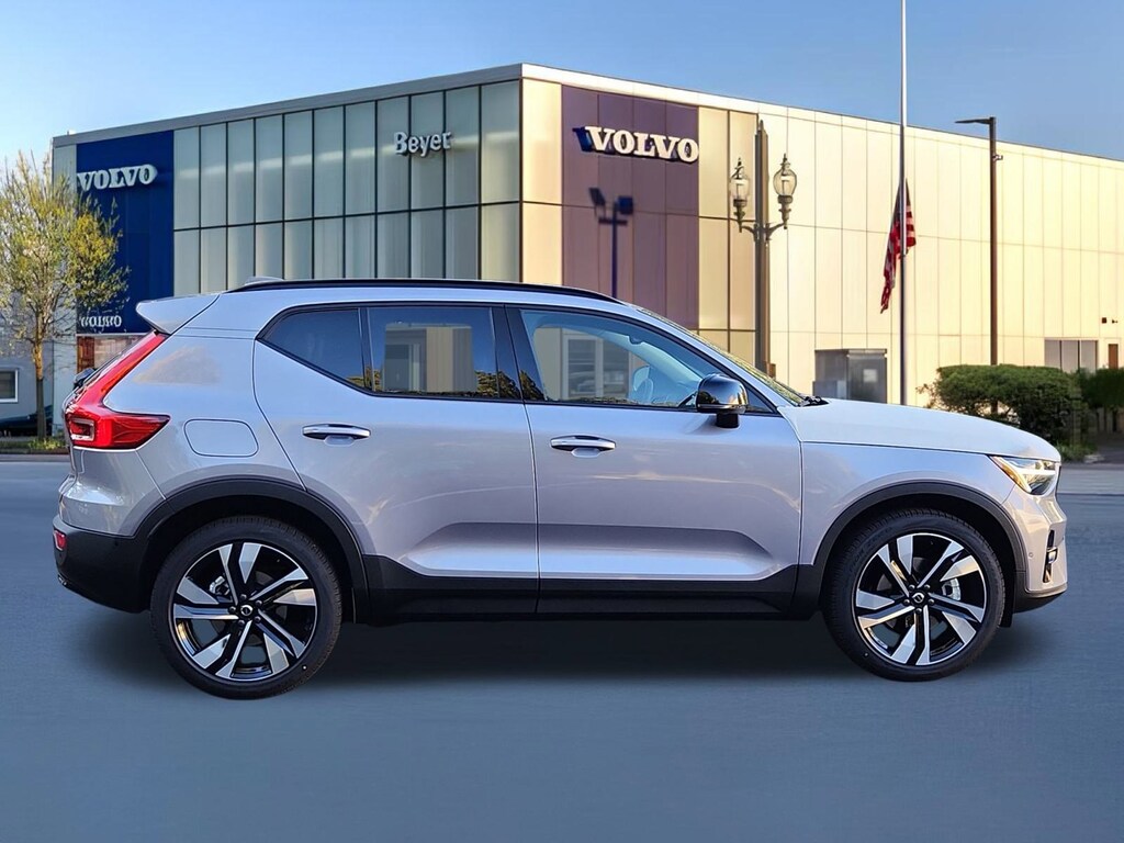 New 2026 Volvo XC40 B5 Ultra SUV