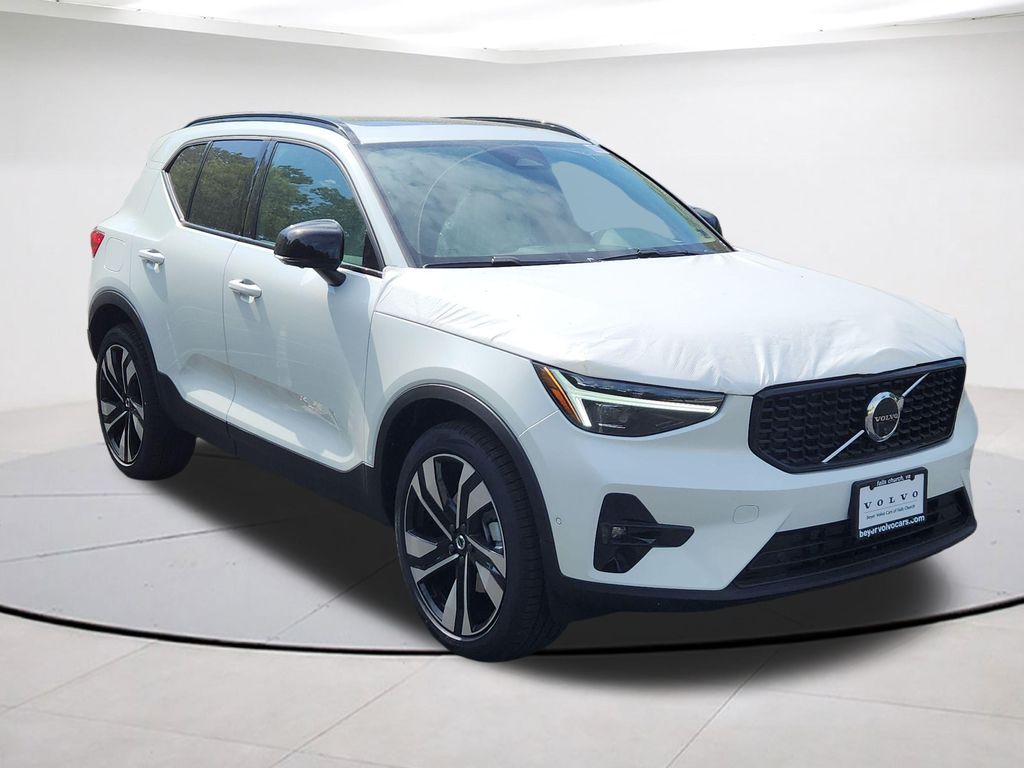 2026 Volvo XC40 B5 Ultra Dark AWD's photo