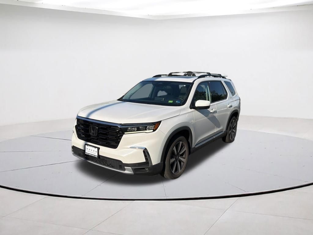 2023 Honda Pilot Touring AWD's photo