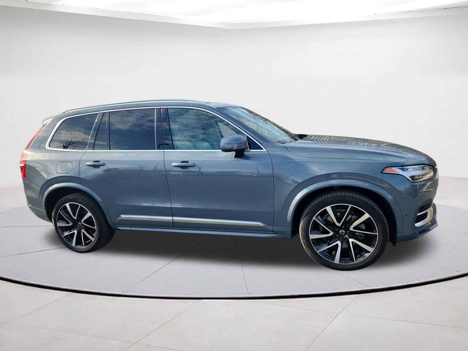 2023 Volvo XC90 Plus's photo