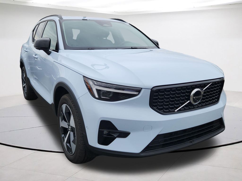 2026 Volvo XC40 B5 Plus Dark AWD's photo