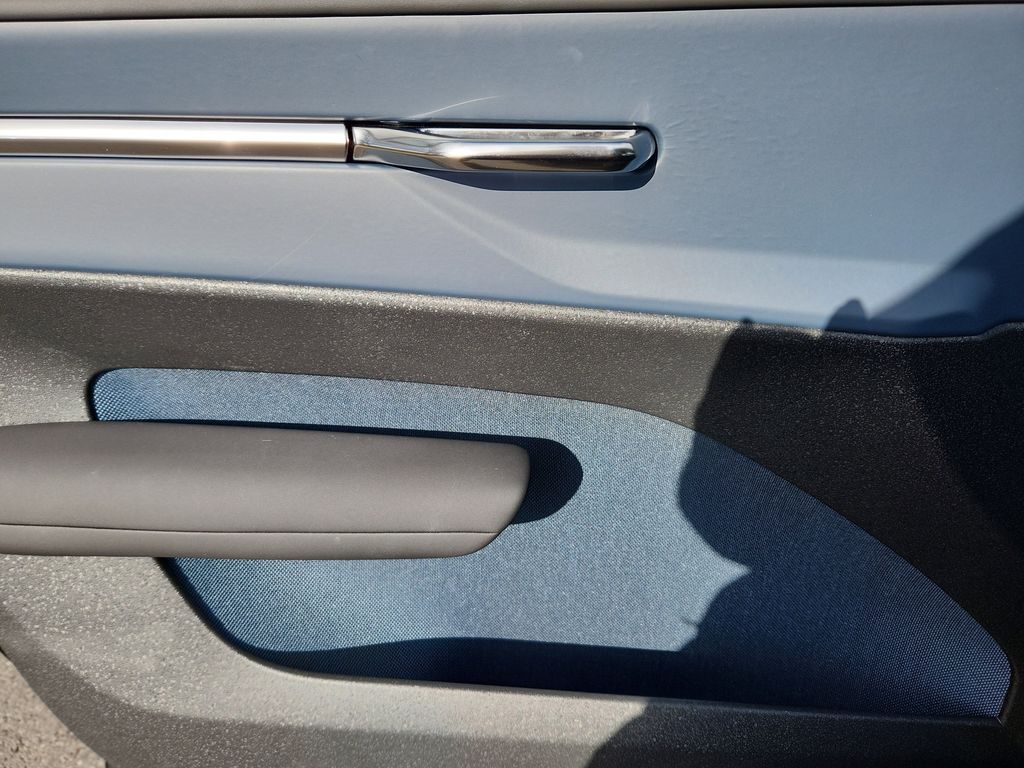 2025 Volvo EX30 Plus - Photo 18