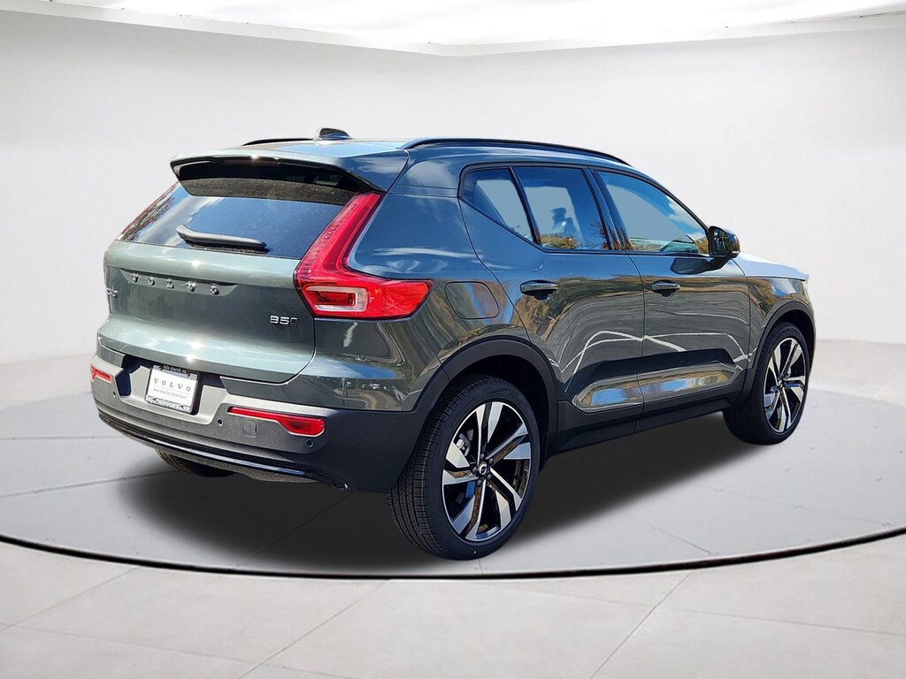 New 2026 Volvo XC40 B5 Ultra SUV
