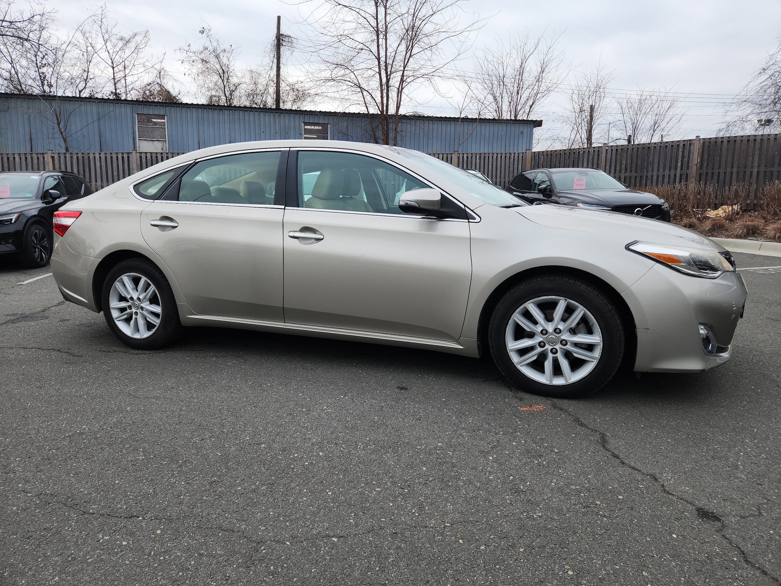 2014 Toyota Avalon XLE's photo
