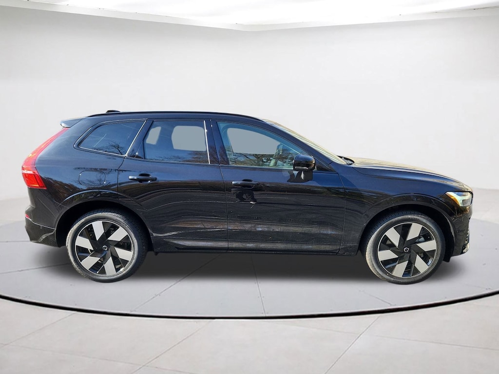 New 2025 Volvo XC60 plug-in hybrid T8 Plus SUV