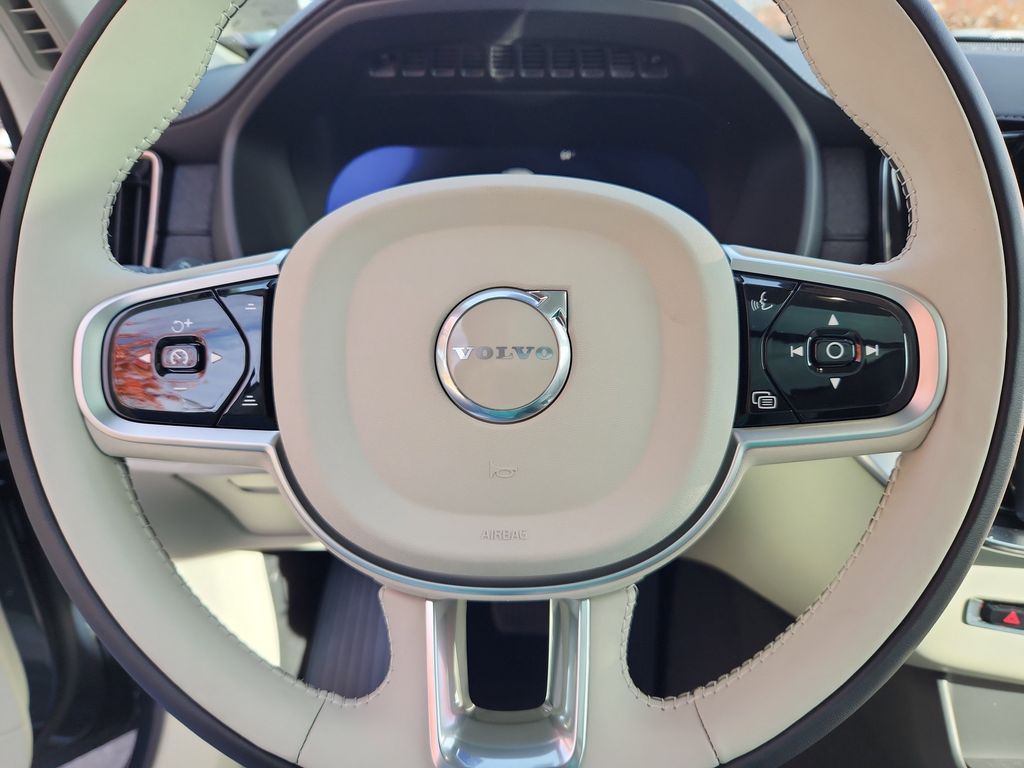 2026 Volvo XC90 Ultra - Photo 13
