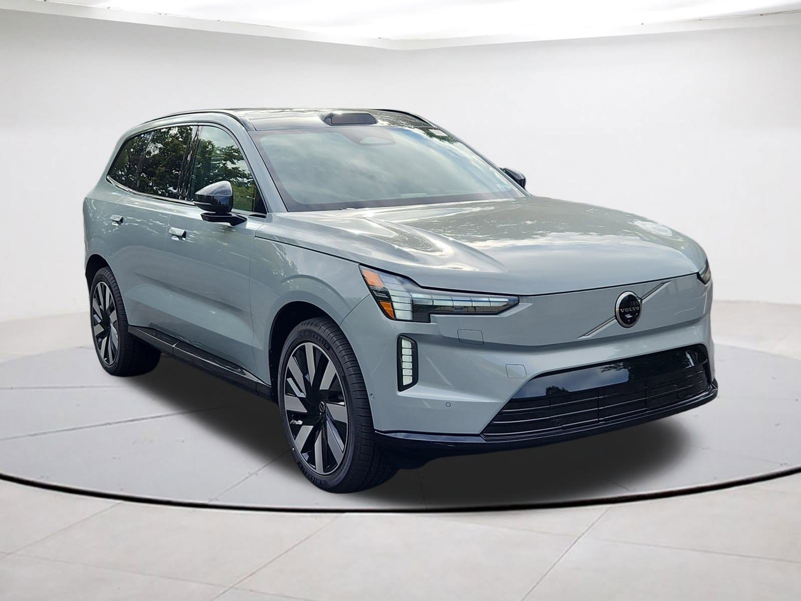 2025 Volvo EX90 Plus's photo