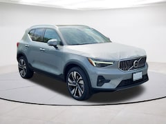 2025 Volvo XC40 B5 Ultra Bright Theme SUV