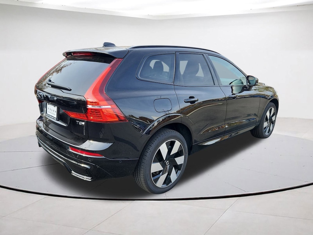 New 2025 Volvo XC60 plug-in hybrid T8 Plus SUV