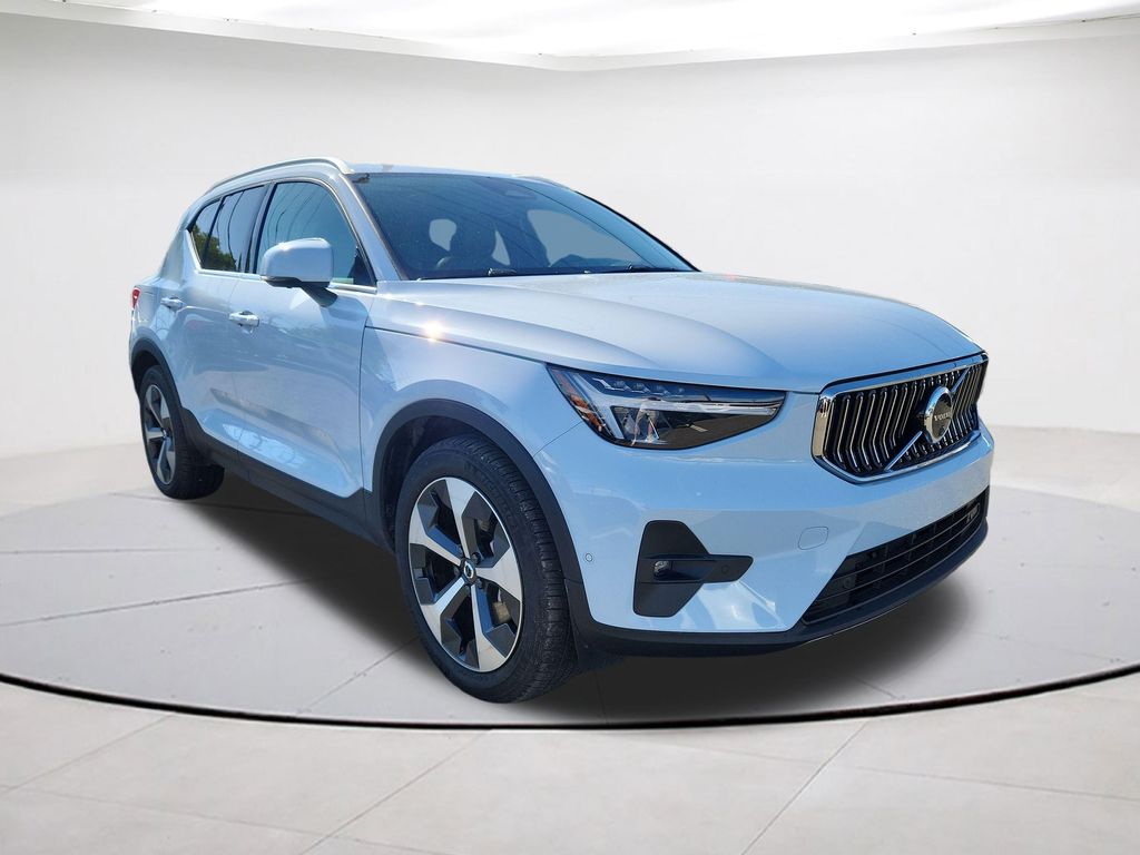 2025 Volvo XC40 B5 Plus Bright AWD's photo