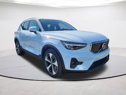 2025 Volvo XC40 B5 Plus Bright Theme SUV