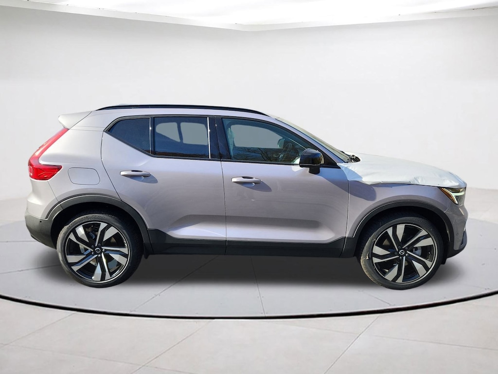 New 2026 Volvo XC40 B5 Ultra SUV