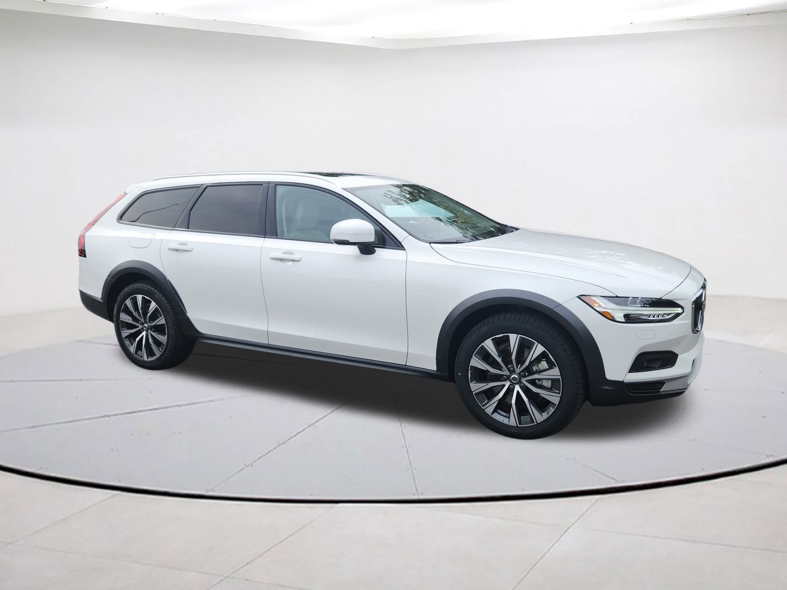 2021 Volvo V90 Cross Country Base's photo