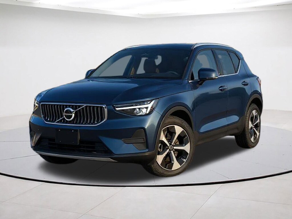 New 2025 Volvo XC40 B5 Ultra Bright Theme SUV