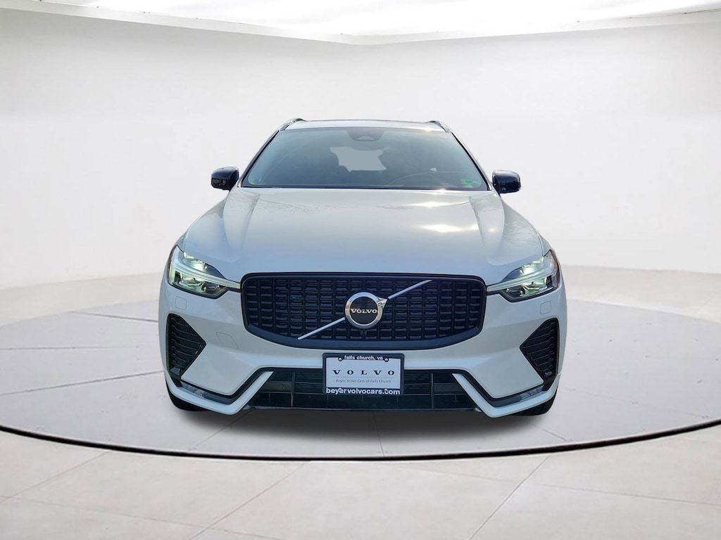 New 2025 Volvo XC60 B5 Core SUV