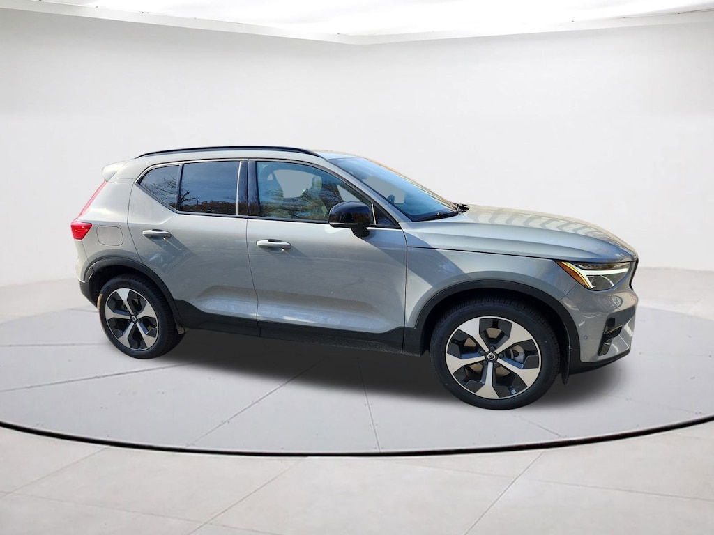 New 2026 Volvo XC40 B5 Plus SUV