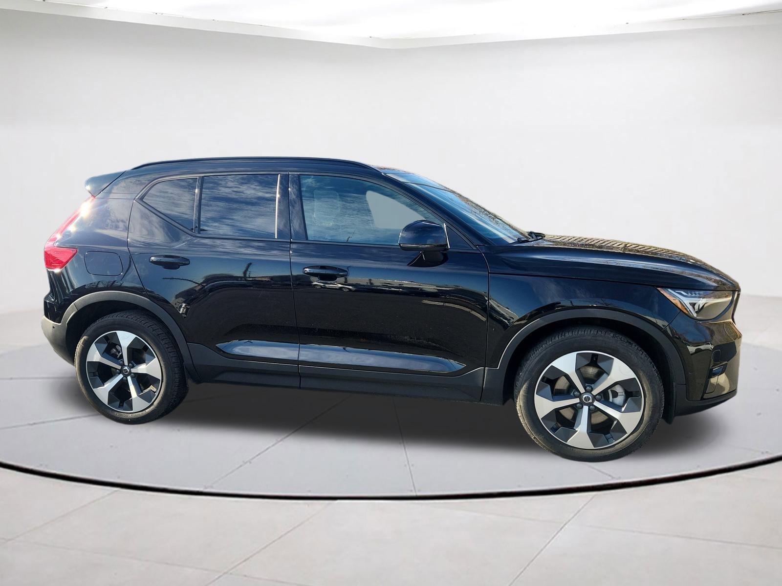 2025 Volvo XC40 Plus