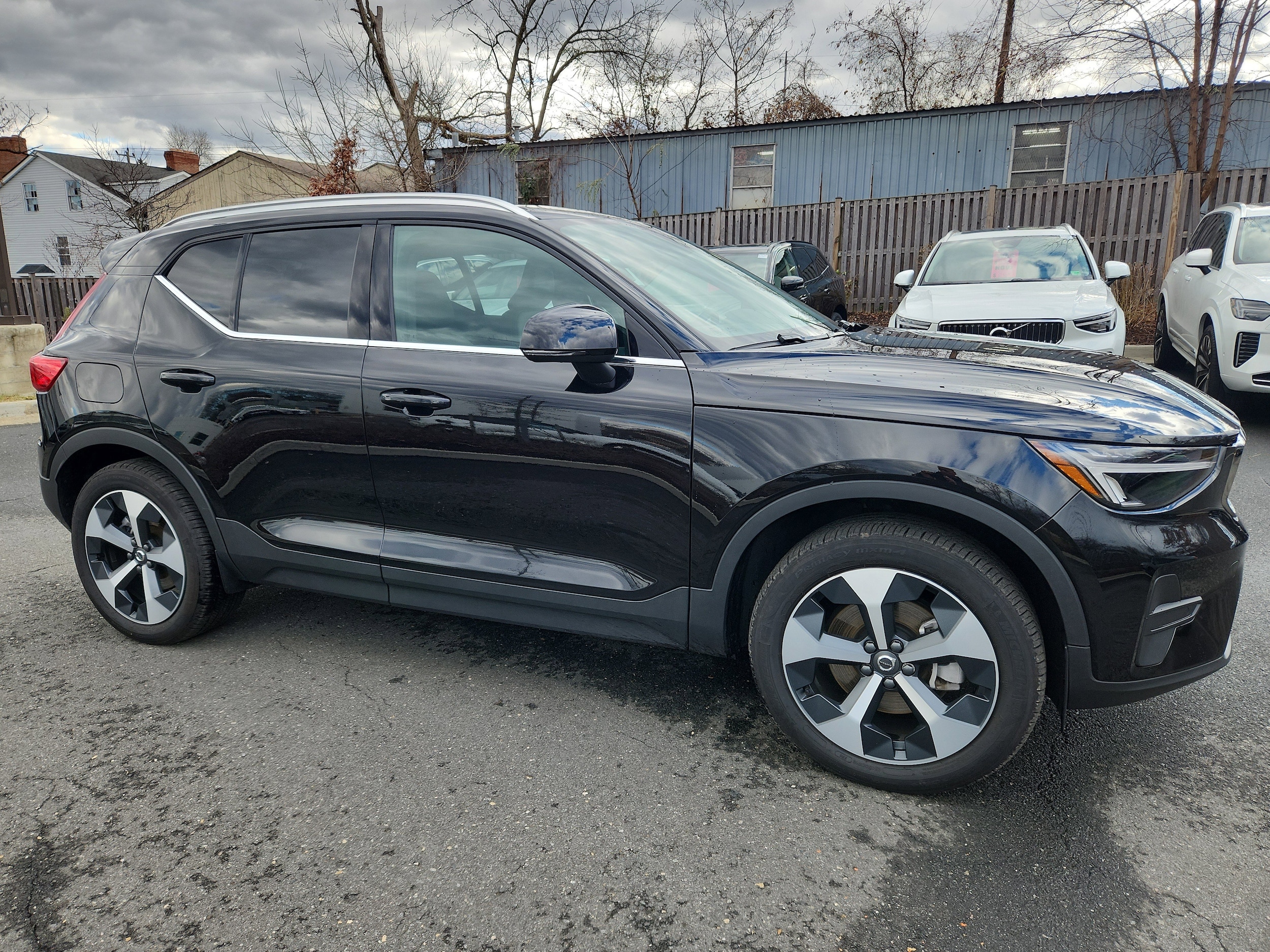 2025 Volvo XC40 Core