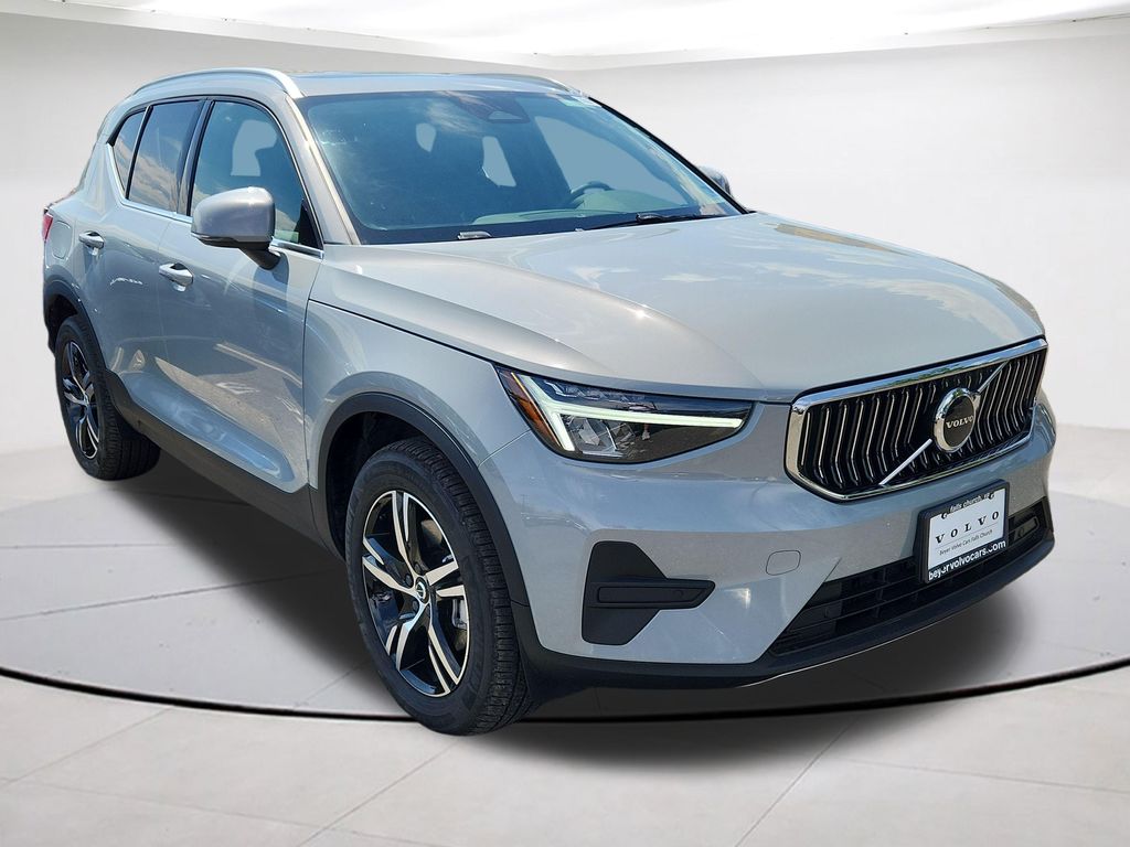 2025 Volvo XC40 B5 Core Bright AWD's photo