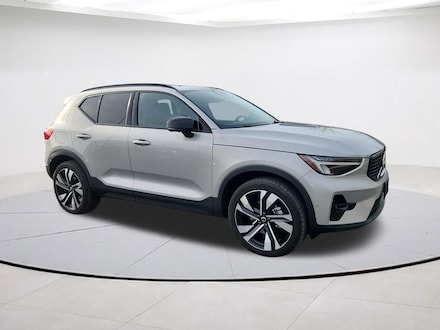 2023 Volvo XC40 B5 AWD Plus Dark SUV