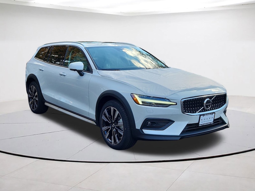 New 2026 Volvo V60 Cross Country B5 Ultra Wagon