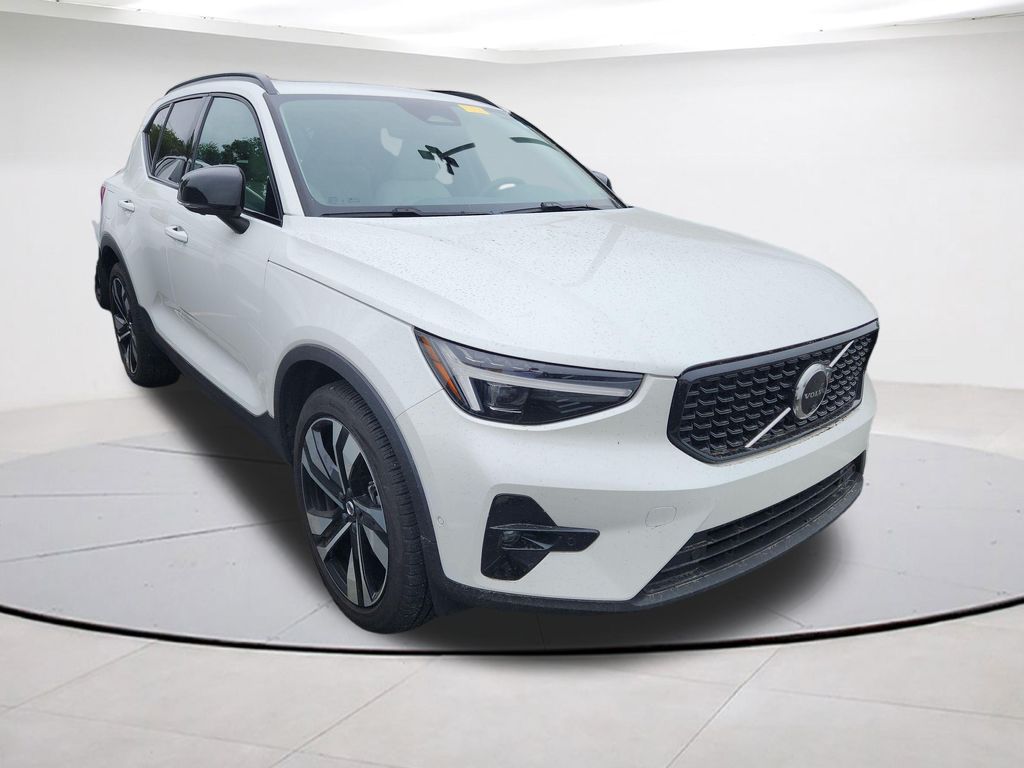 2025 Volvo XC40 B5 Ultra Dark AWD's photo