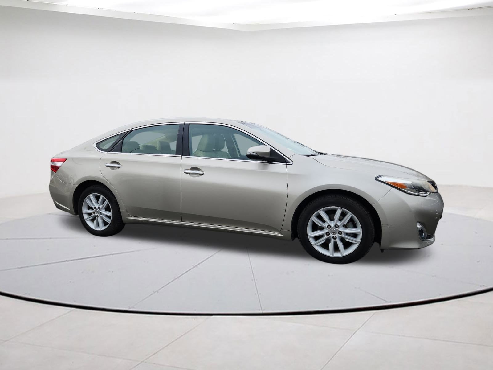 2014 Toyota Avalon XLE's photo