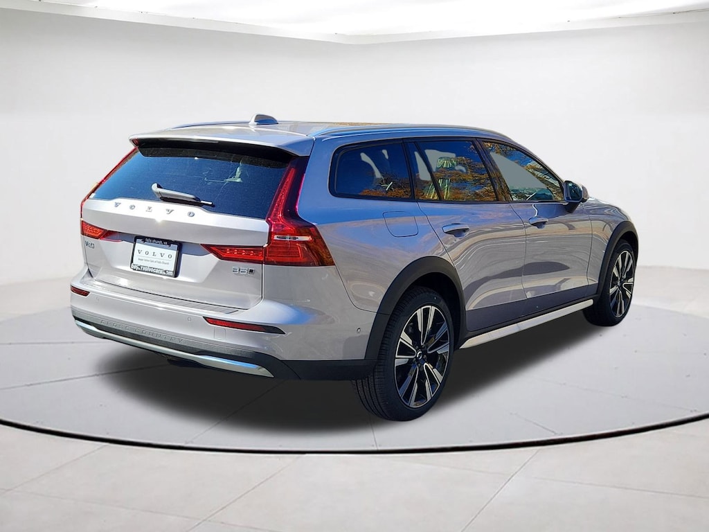 New 2026 Volvo V60 Cross Country B5 Ultra Wagon