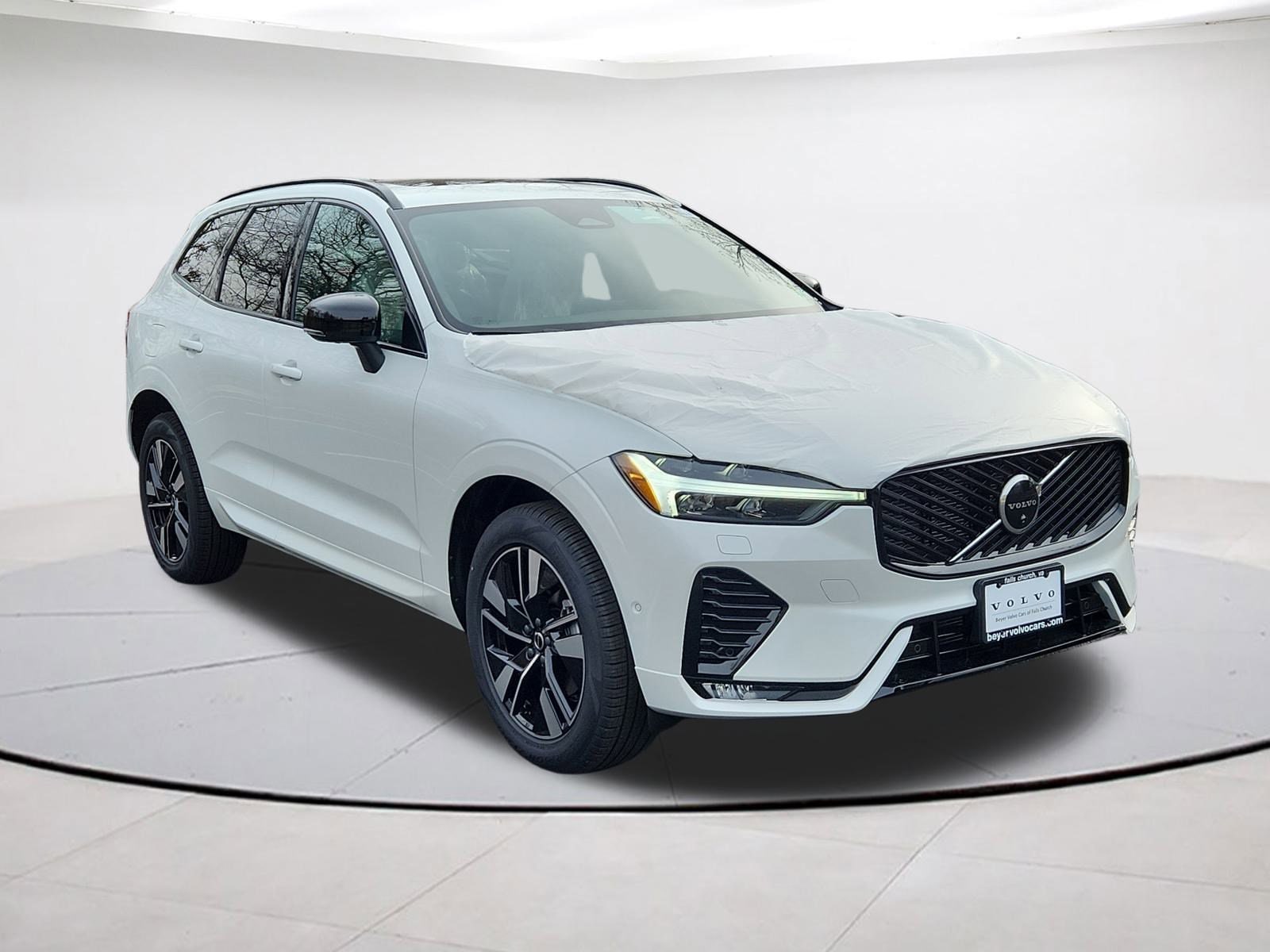 2026 Volvo XC60 Plus's photo