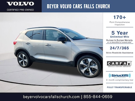 2025 Volvo XC40 B5 Plus Dark Theme SUV